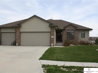 21015 Hampton Dr, Gretna, NE 68028