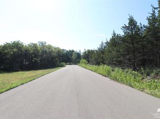 1708 Limestone Ln, Junction City, KS 66441