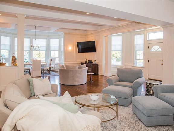 4th image of 398 Wolcott Ave