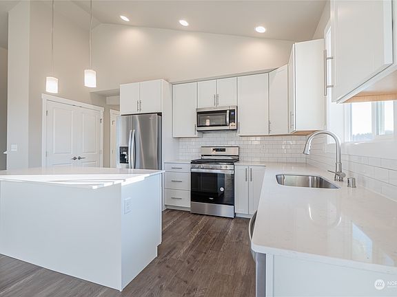 4th image of 2155 Seamount Drive