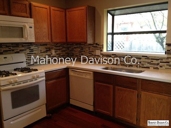 4th image of 1427 Morning Glory Dr