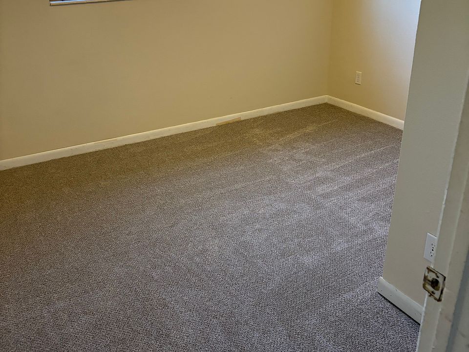 2nd image of 1515 Channing Pl