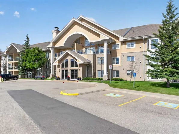 728 SW Country Hills Rd NW #325, Calgary, AB T3K 5K8