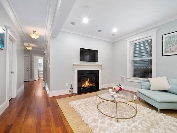 4th image of 446 E 6th St #1