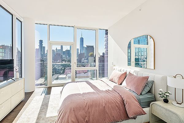 1st image of 102 Charlton St APT 4