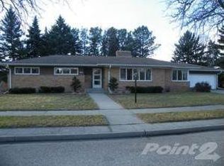 220 11th Ave NE, Aberdeen, SD 57401