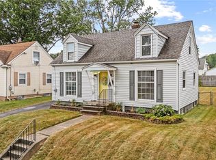 1394 Rowe St, Akron, OH 44306