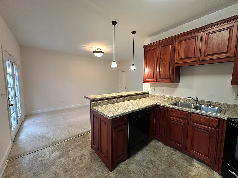 122 Crown Point Dr #4 — Photo 8
