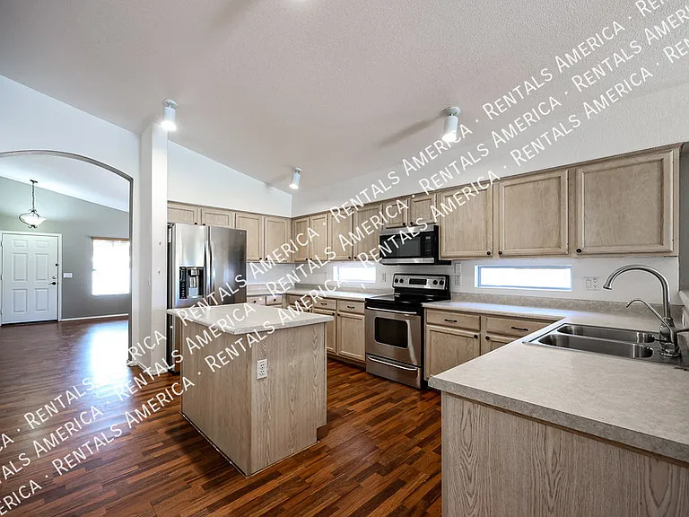 7471 W Lone Cactus Dr — Photo 8
