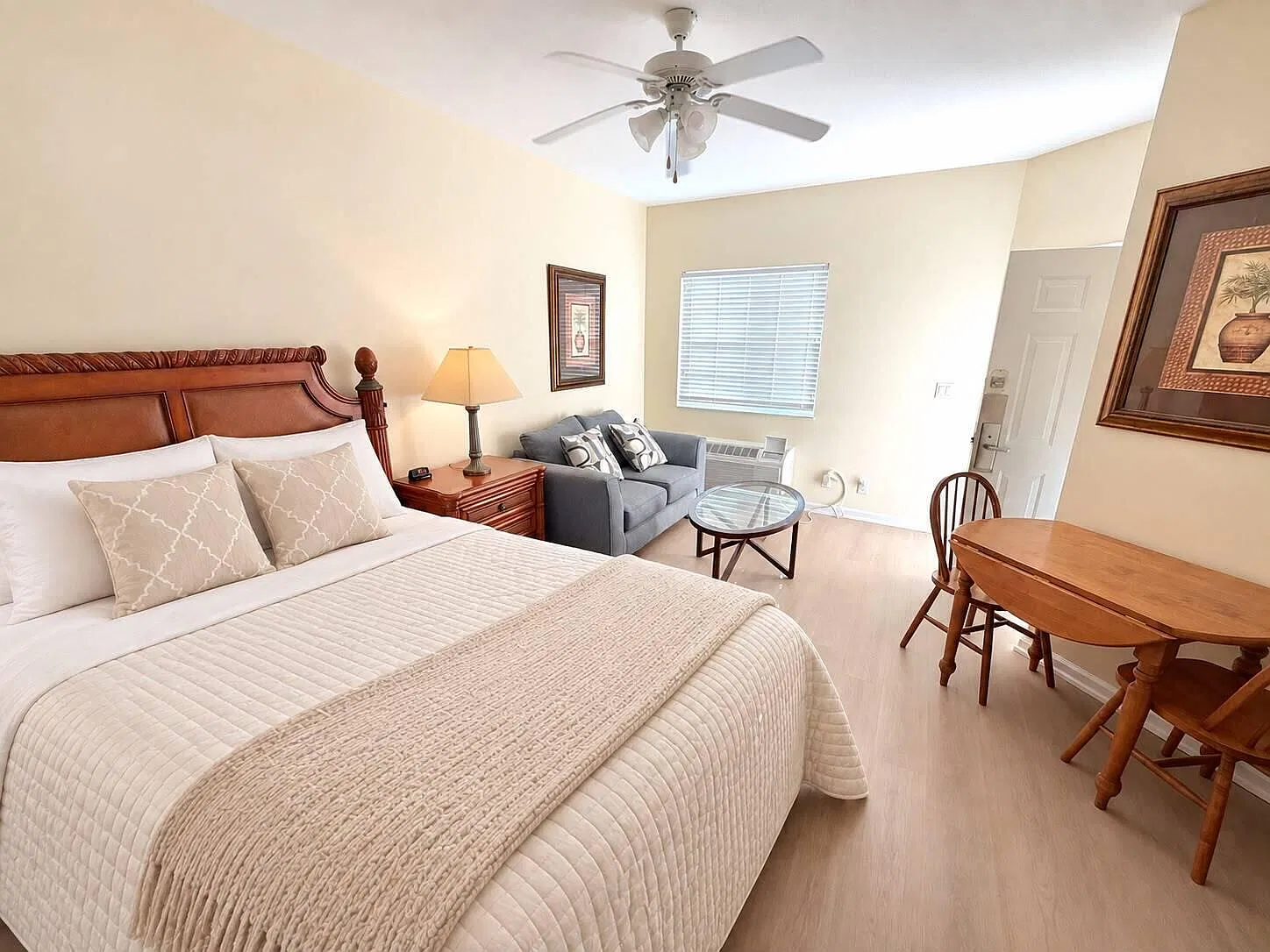 1 bed, 1.0 bath, 450 sqft, $1,300 — Photo 2