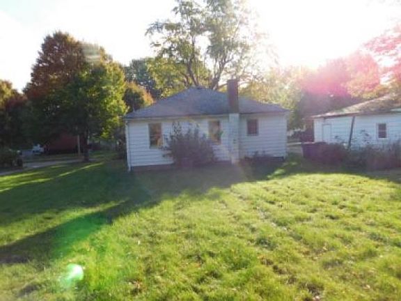 5th image of 82 Akers Ave