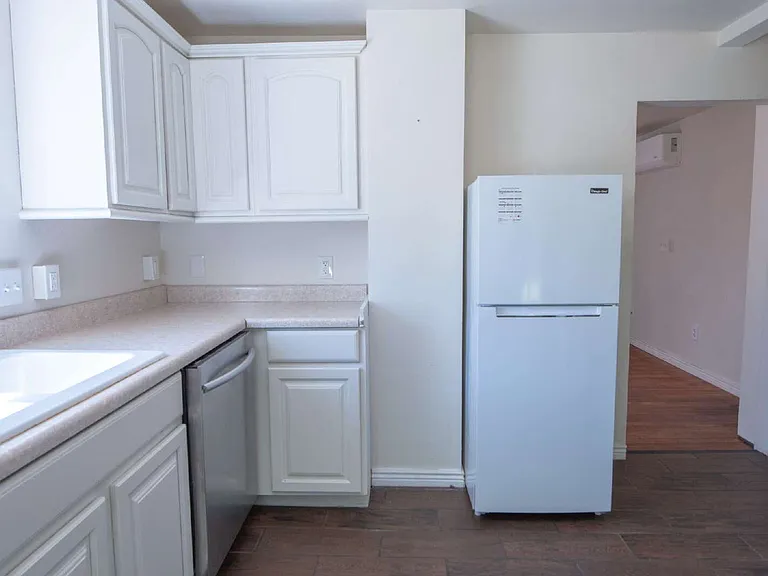 234 Hudson Ave — Photo 5