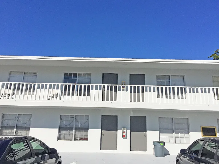 1440 NW 22nd St #6 — Photo 17