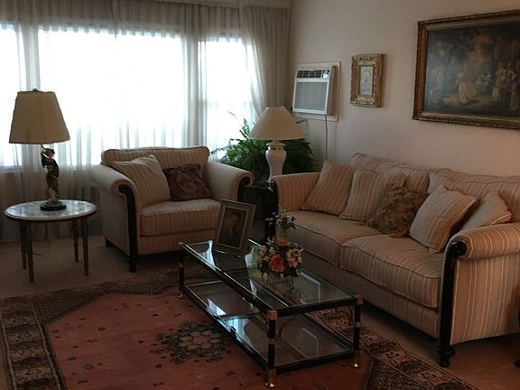 3rd image of 71 Clearmeadow Dr
