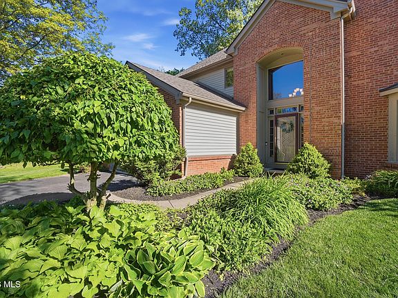 3rd image of 7310 Regents Park Blvd