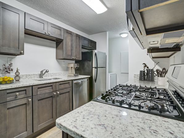 2510 NE 9th St APT 101