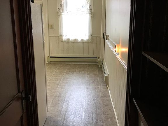 Entry to Kitchen from main Hallway