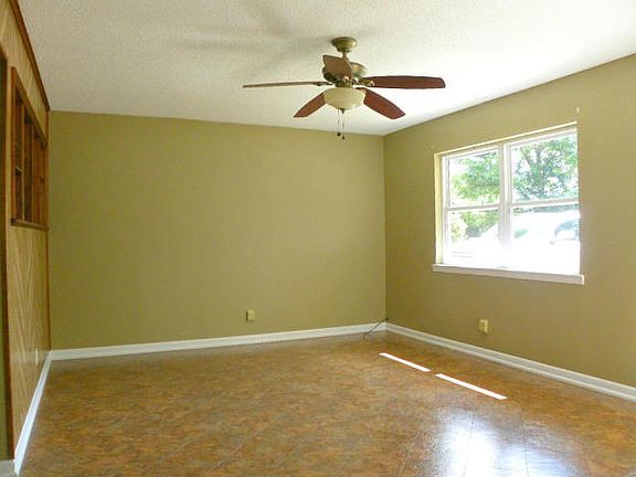 3rd image of 702 Bayou View Dr