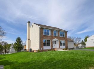16 Old Farm Ln, New Freedom, PA 17349