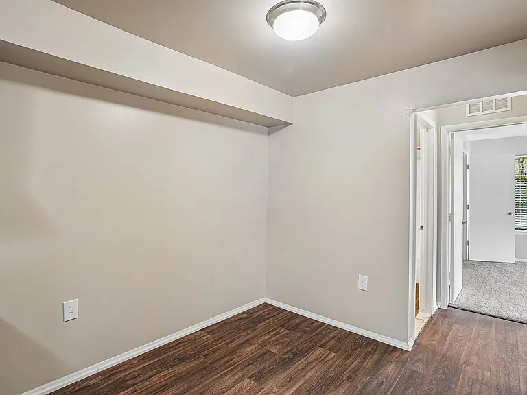 Regency Place Apartments — Photo 34