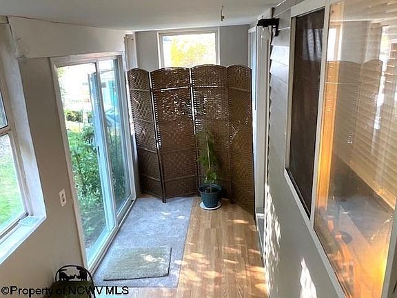 2nd image of 512 Congress Ave