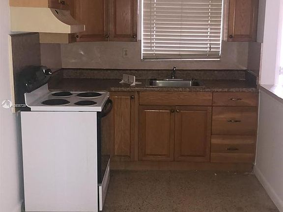 3rd image of 380 E 50th St #7