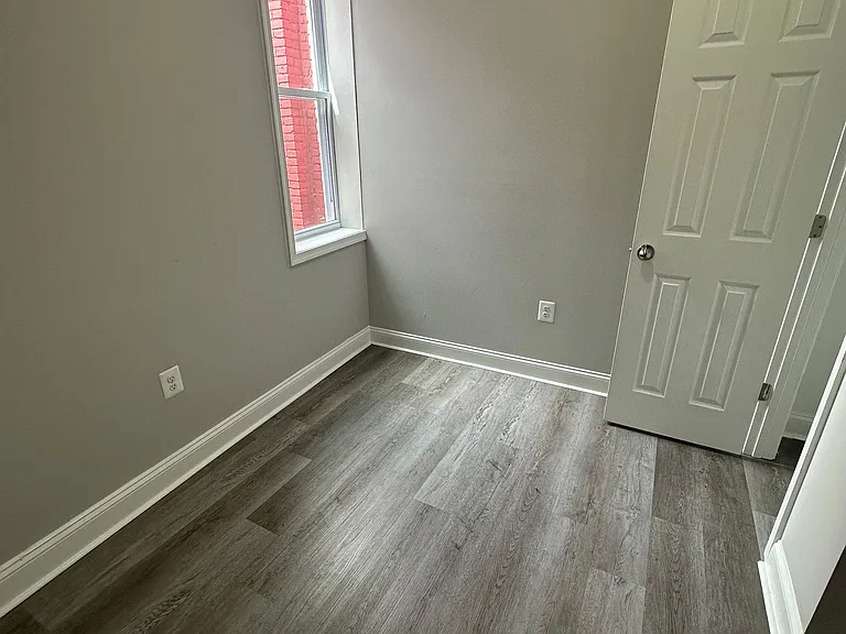 114 S Loudon Ave — Photo 10