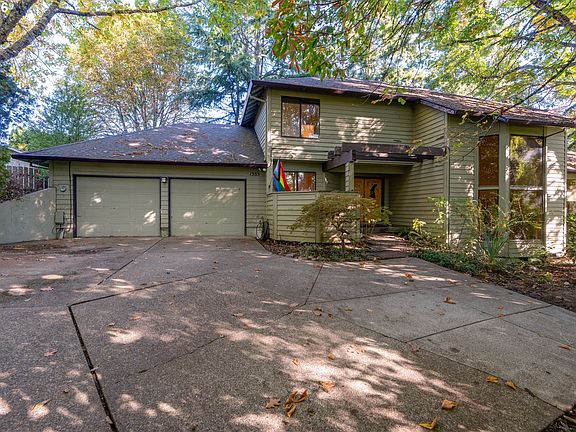 3rd image of 1355 SW Russ Ln