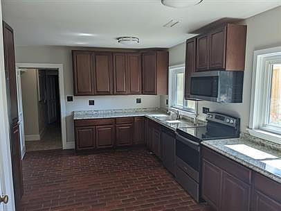 2nd image of 8520 Smith Ln #1