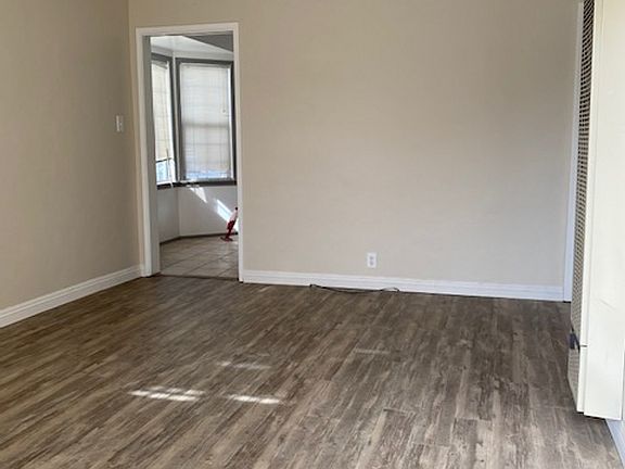 2nd image of 9300-9304 Manhattan Pl #9300