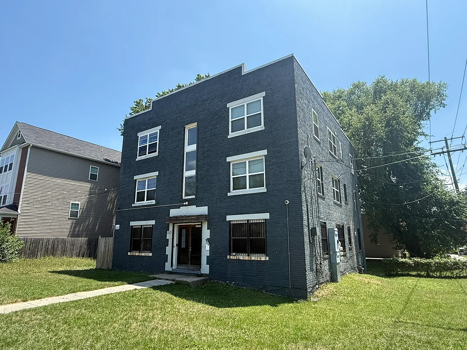 2 bed, 800 sqft, $1,750 — Photo 2