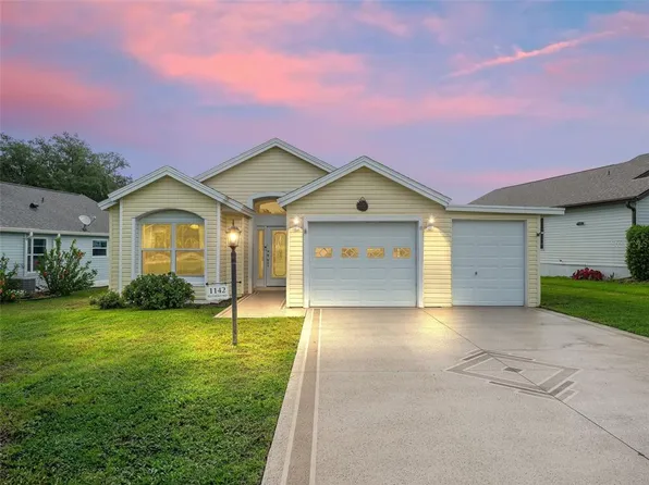 1142 W Boone Ct, Lady Lake, FL 32159