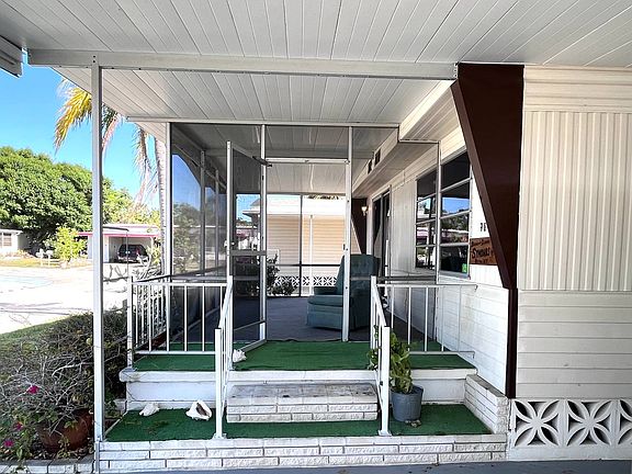 5th image of 98 Camellia St
