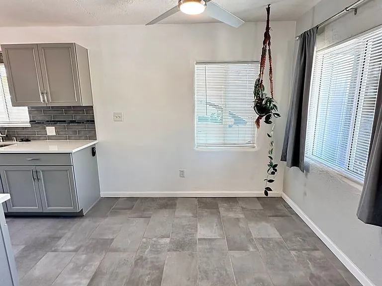 2120 La Veta Dr NE — Photo 9