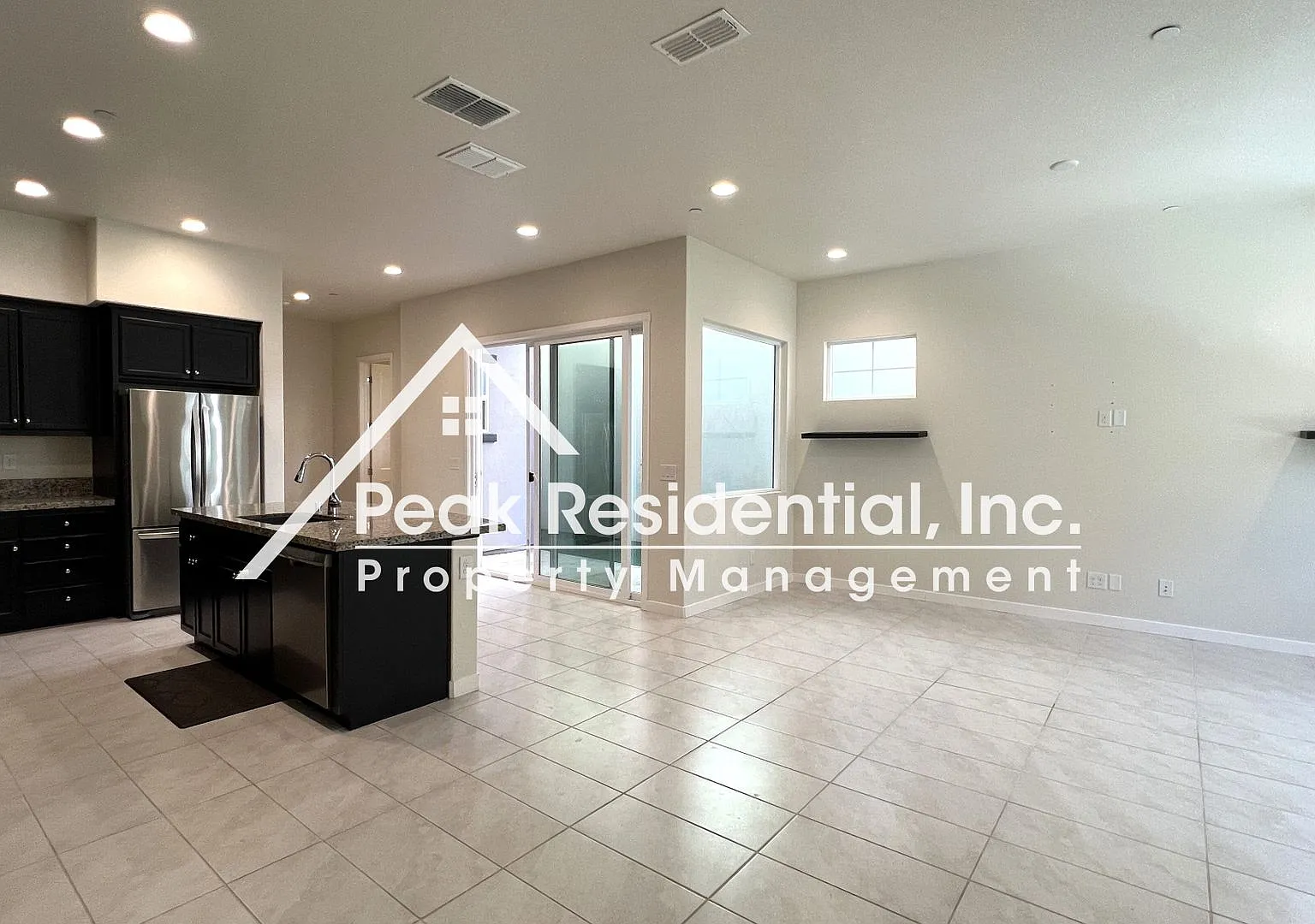 Newer 3bd/2.5ba West Sacramento Home with 2 Car Garage! — Photo 4