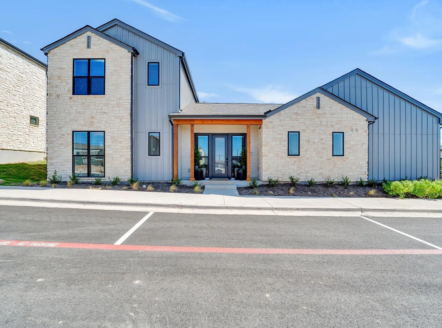 3 bed, 2.5 bath, 1392 sqft, $2,164 — Photo 1
