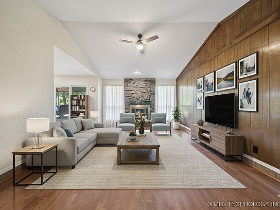 4th image of 9333 E Apple Ln