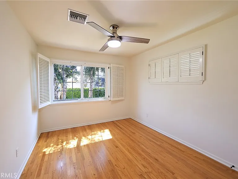 17135 Tiara St — Photo 10