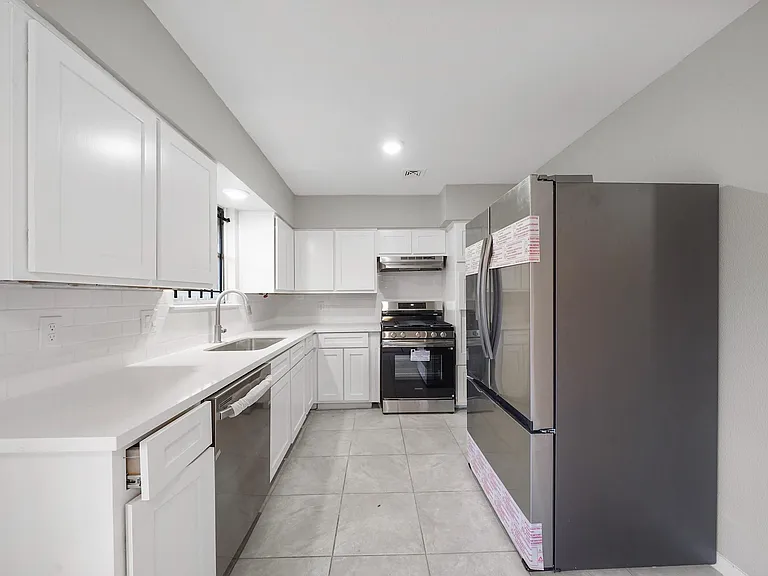 9347 Clearway Dr — Photo 7