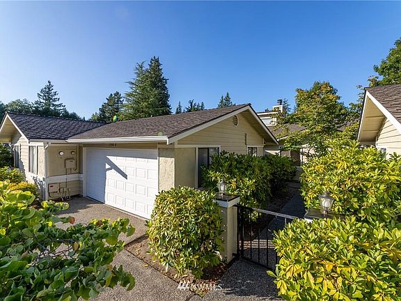 3rd image of 15906 Village Green Dr Unit B