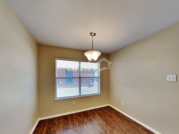 5th image of 735 Winding Oak Bnd