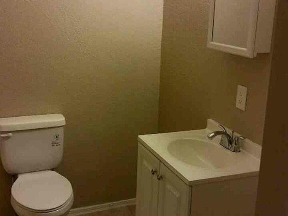 4th image of 1098 Acacia Ave APT 1