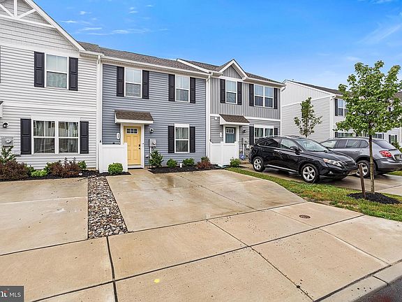 3rd image of 15 Magnolia Way
