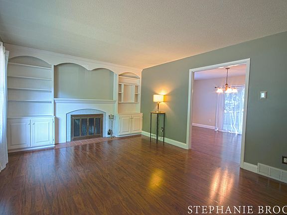 3rd image of 840 Wellerwood St NE