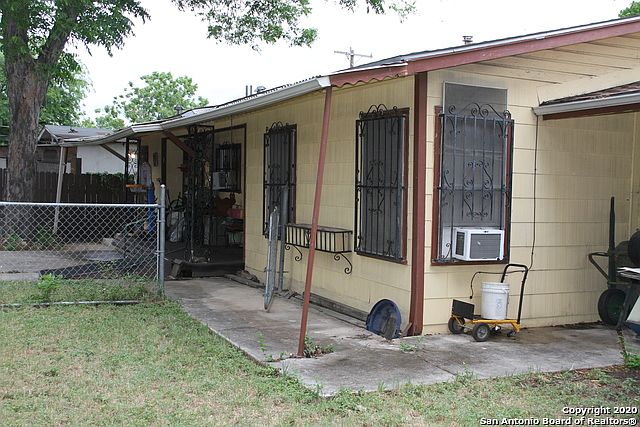 1st image of 1407 Leal St