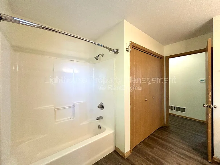 2103 Kinnrow Ave NW — Photo 12