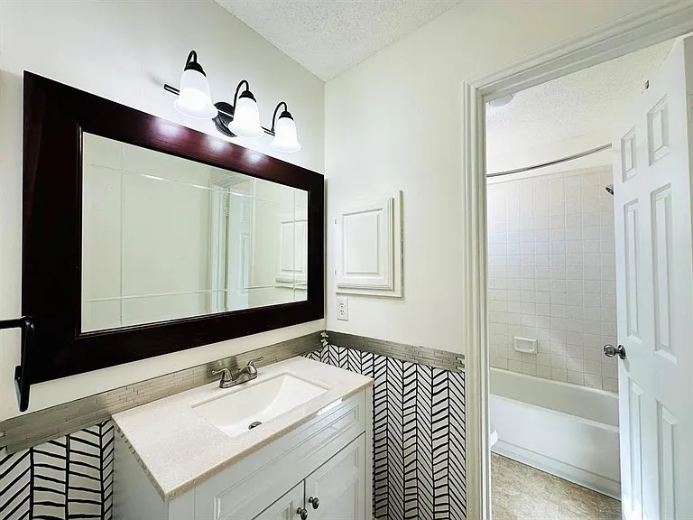 306 Applewood Dr — Photo 11