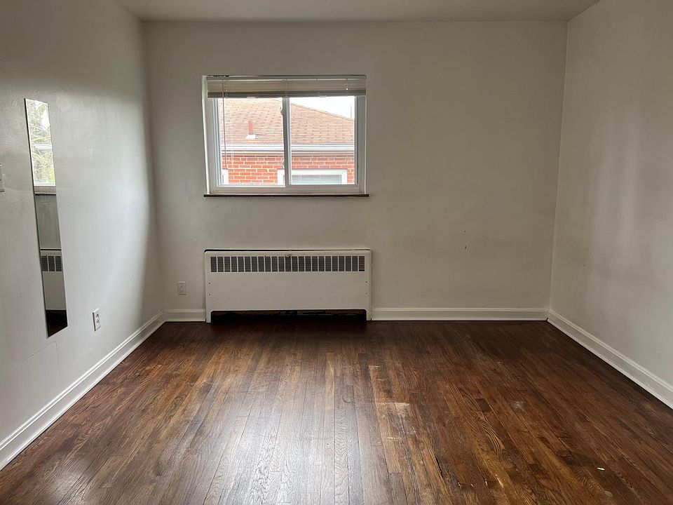 1st image of 3020 Parkview Ave #2