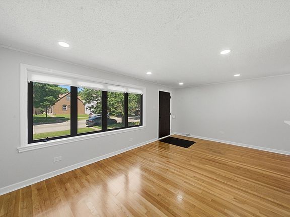 5th image of 11149 S Green Bay Ave