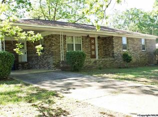 103 Larkhaven Dr, Rainbow City, AL 35906
